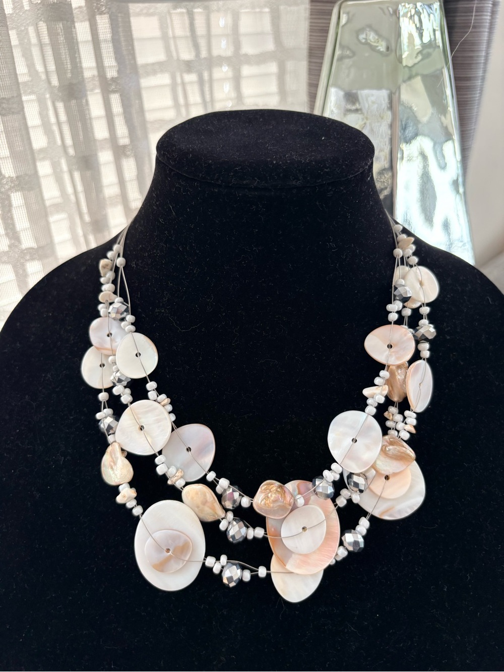 Elegant Tiered Shell Silver Wire Necklace